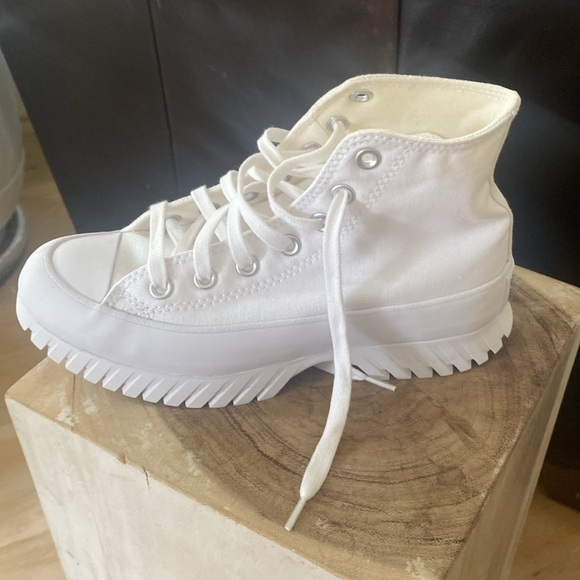 Like new Converse Chuck Taylor Lugged HighTops Sneakers - Picture 13 of 15